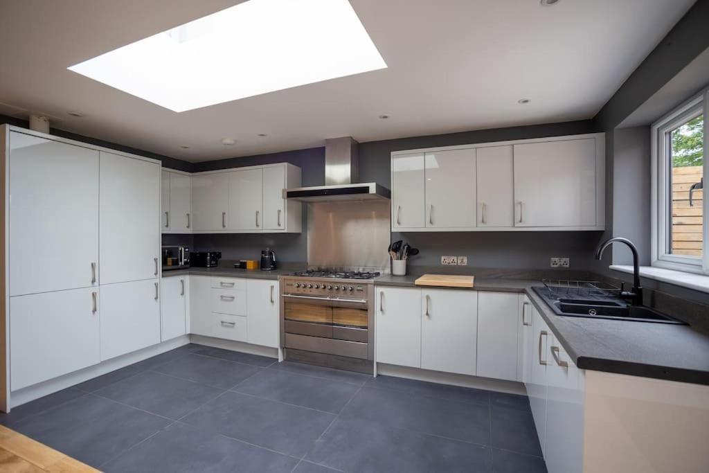 Hereford - Clifton Villa - Beautifully Presented House Located A Short Walk From City Centre - Sleeps 6 Guests - Perfect For Exploring Hereford - Hosted By Rentmyhouse Экстерьер фото