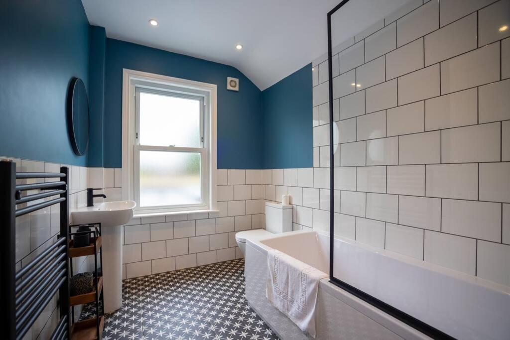 Hereford - Clifton Villa - Beautifully Presented House Located A Short Walk From City Centre - Sleeps 6 Guests - Perfect For Exploring Hereford - Hosted By Rentmyhouse Экстерьер фото