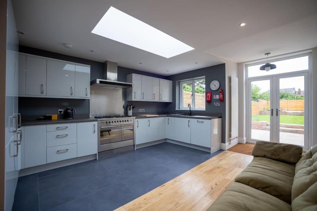Hereford - Clifton Villa - Beautifully Presented House Located A Short Walk From City Centre - Sleeps 6 Guests - Perfect For Exploring Hereford - Hosted By Rentmyhouse Экстерьер фото